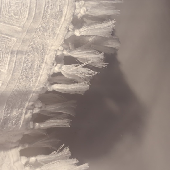 J.Mclaughlin White embroidered Poncho Blouse with Arms Size M/L - Picture 8 of 10